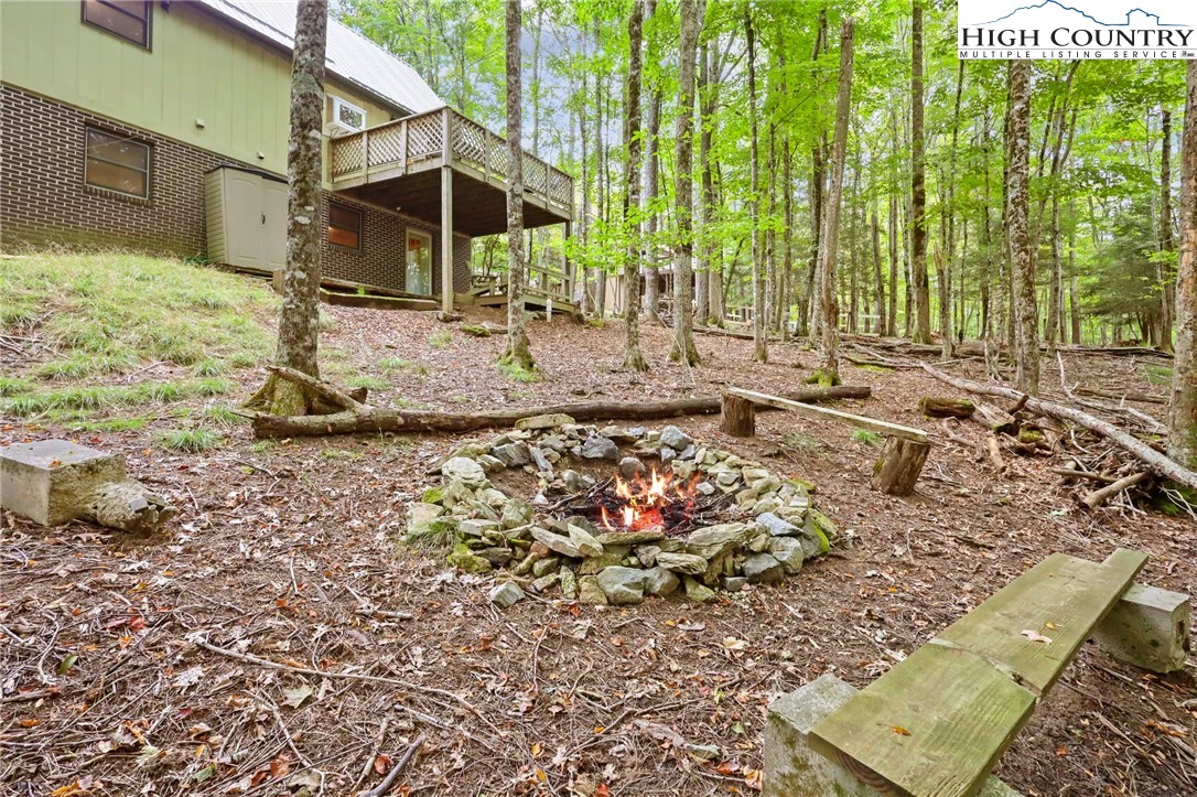 Image number 19 for the current listing