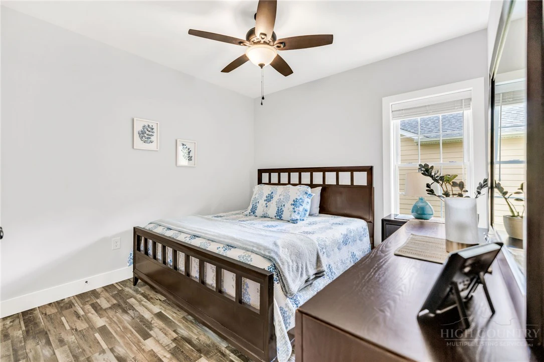 Image number 7 for the current listing