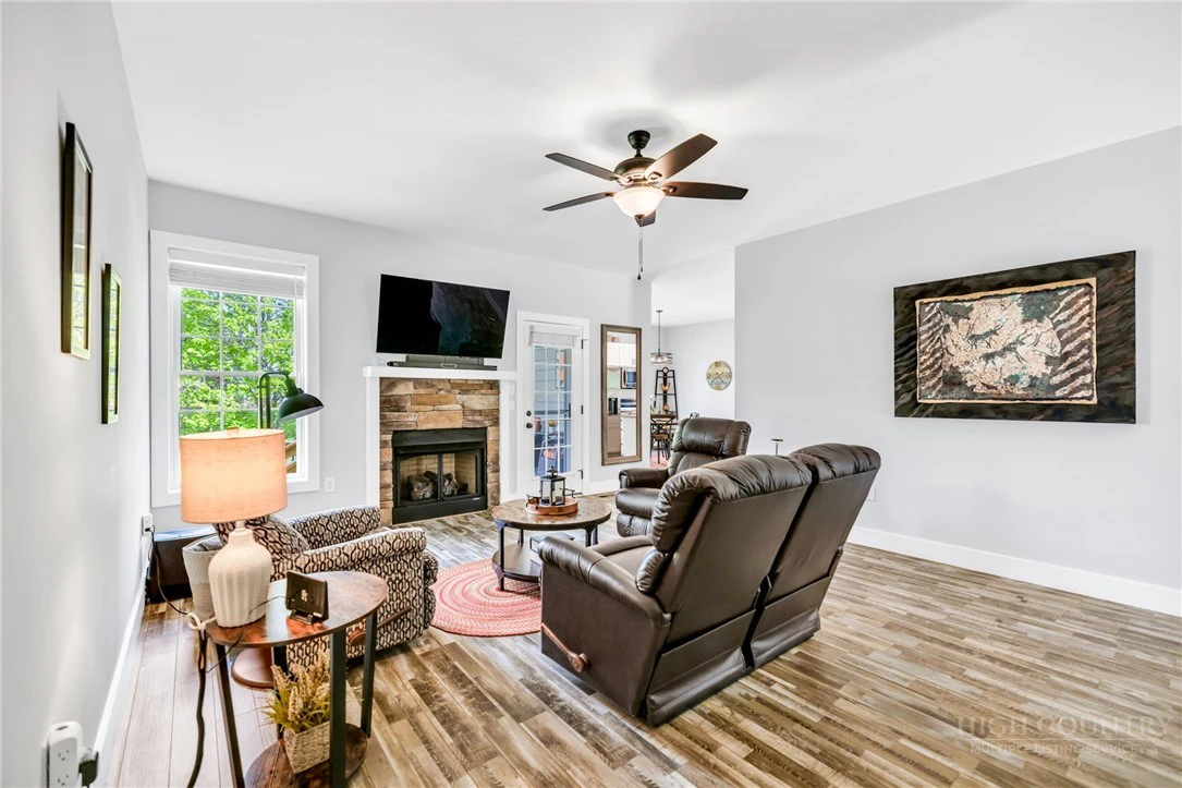 Image number 5 for the current listing