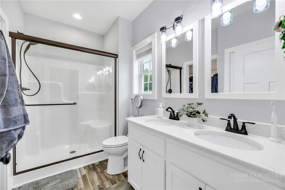 Image number 3 for the current listing