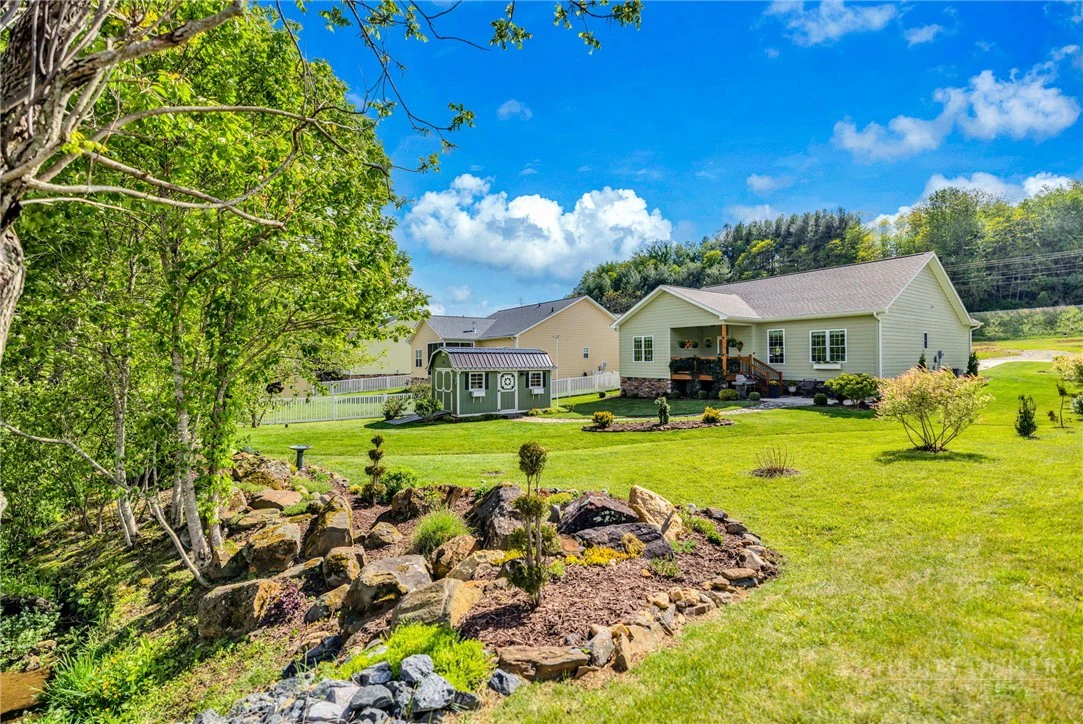 Image number 19 for the current listing