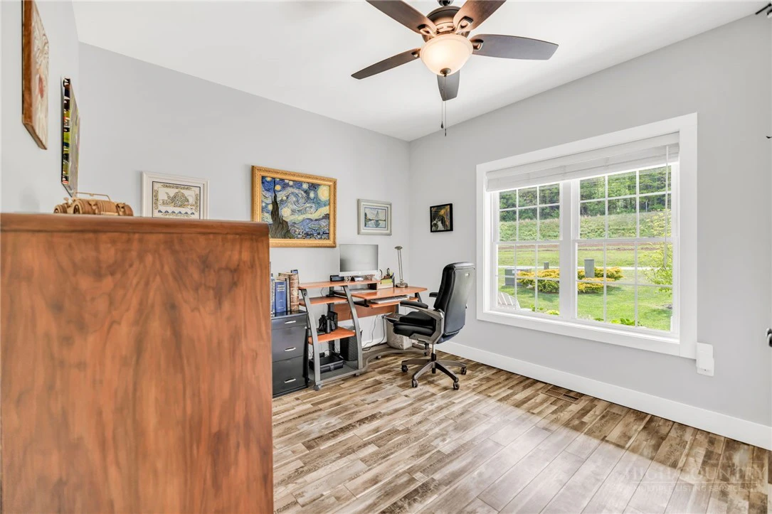Image number 9 for the current listing