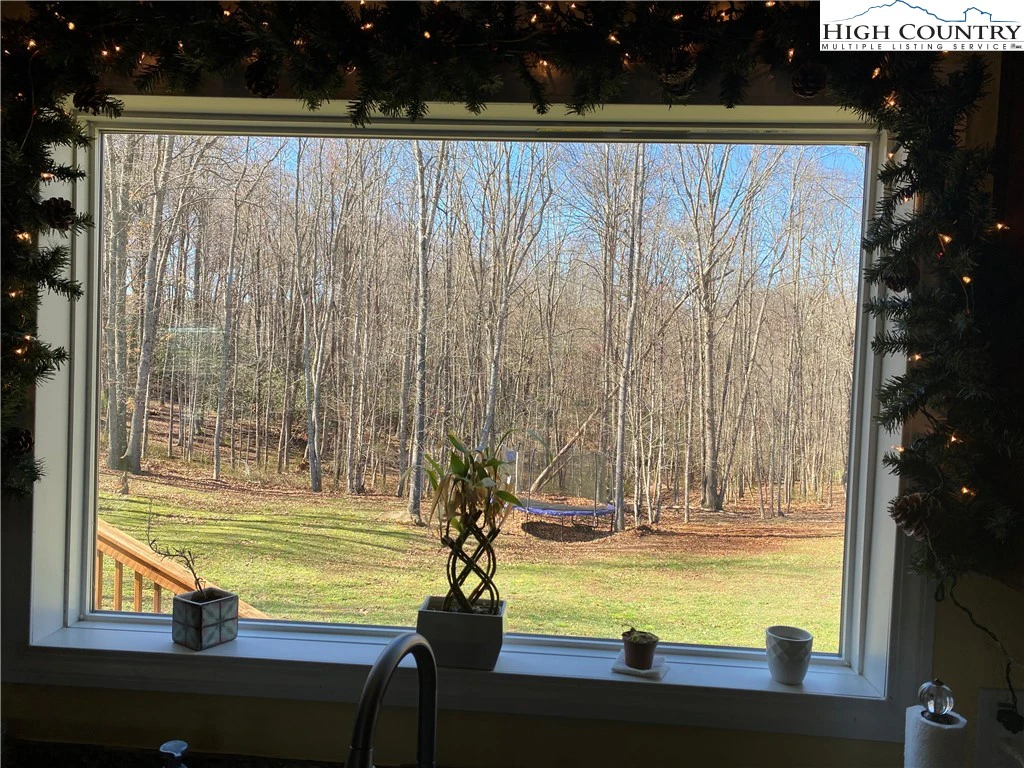 Image number 20 for the current listing