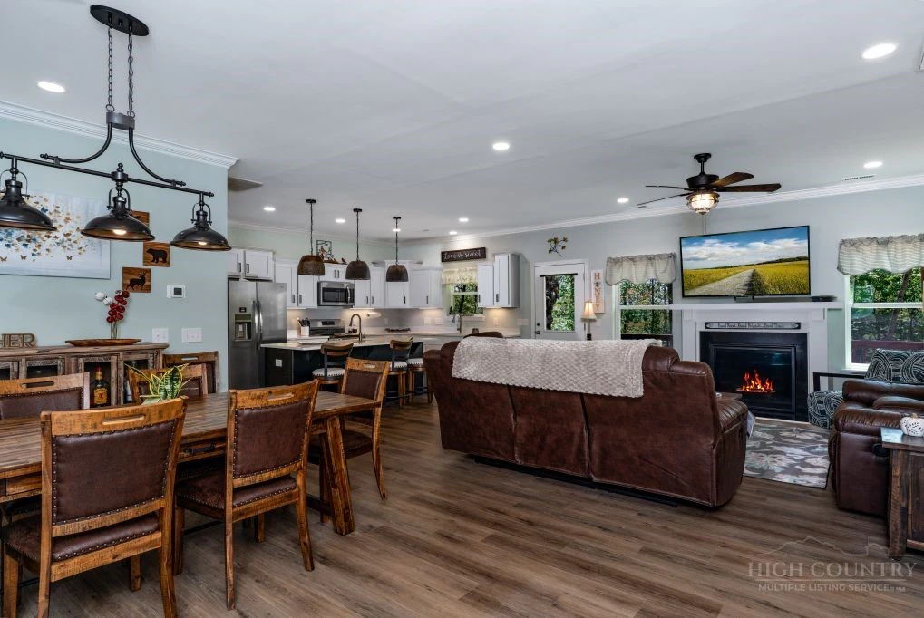 Image number 4 for the current listing