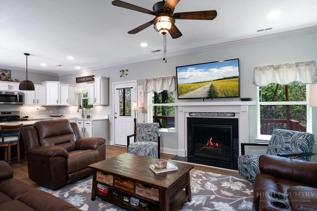 Image number 5 for the current listing