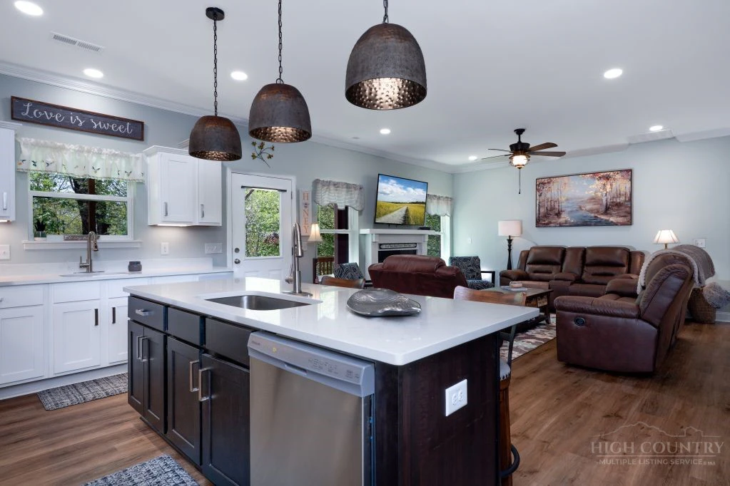 Image number 9 for the current listing