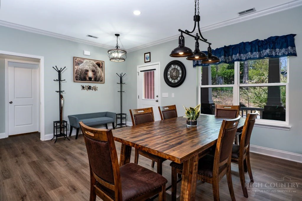 Image number 10 for the current listing