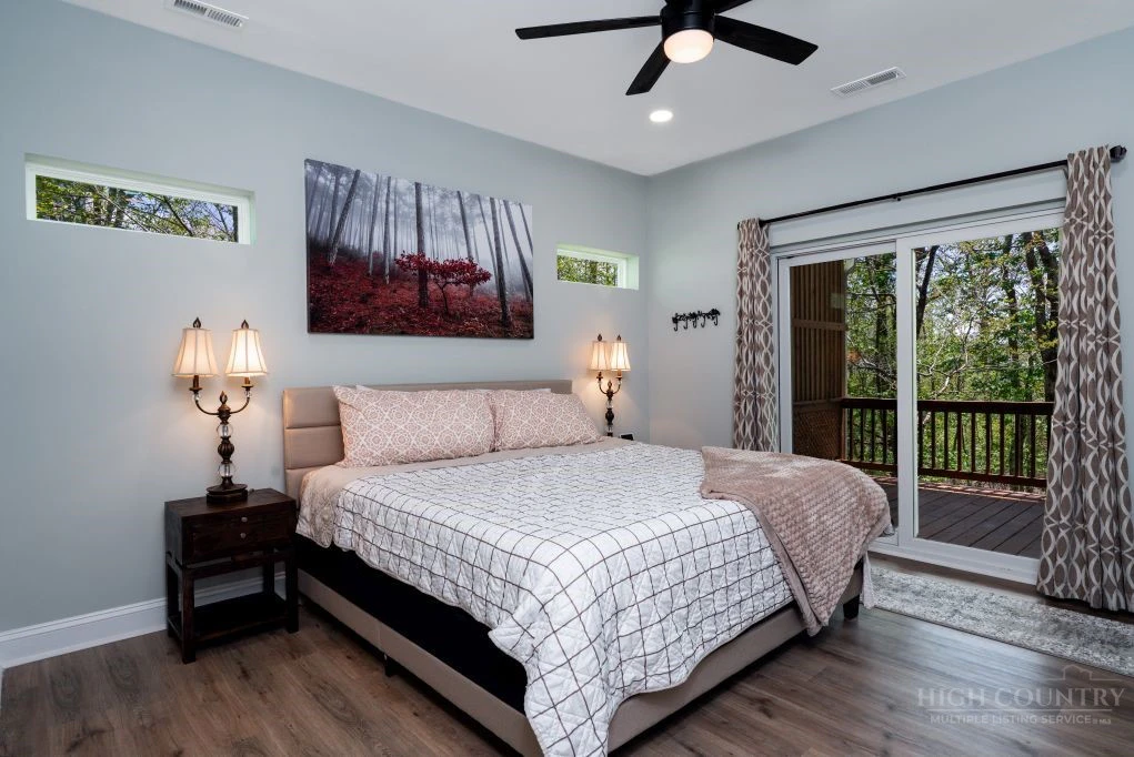 Image number 11 for the current listing