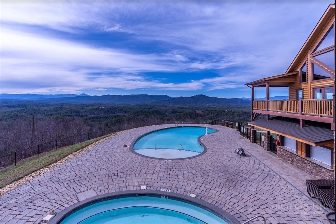 Image number 11 for the current listing