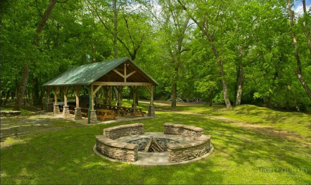 Image number 14 for the current listing