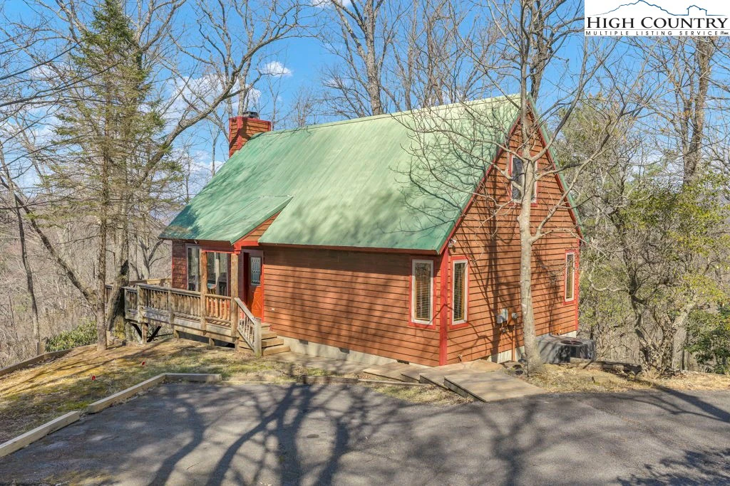 Image number 1 for the current listing