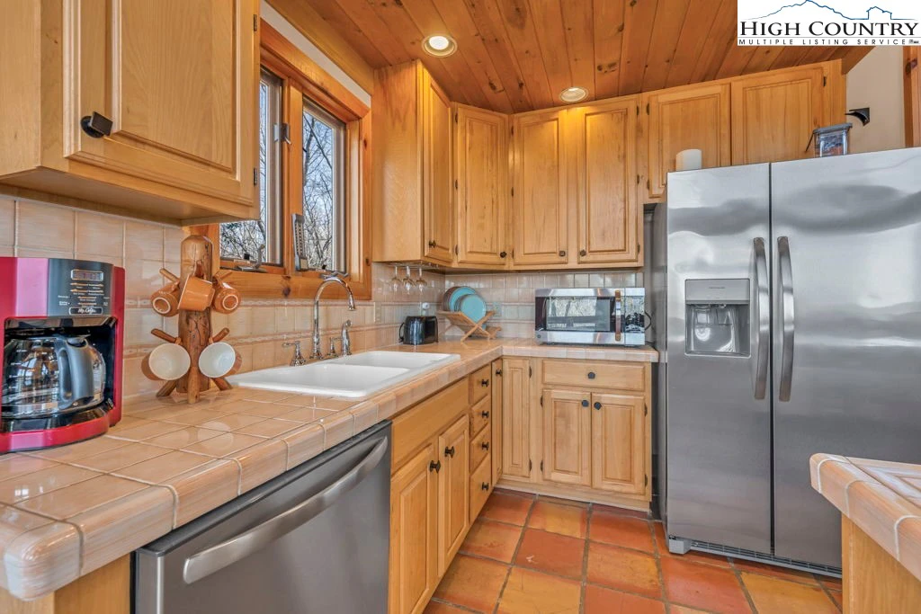 Image number 5 for the current listing