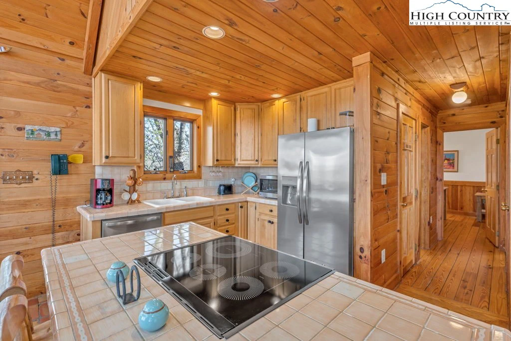 Image number 6 for the current listing