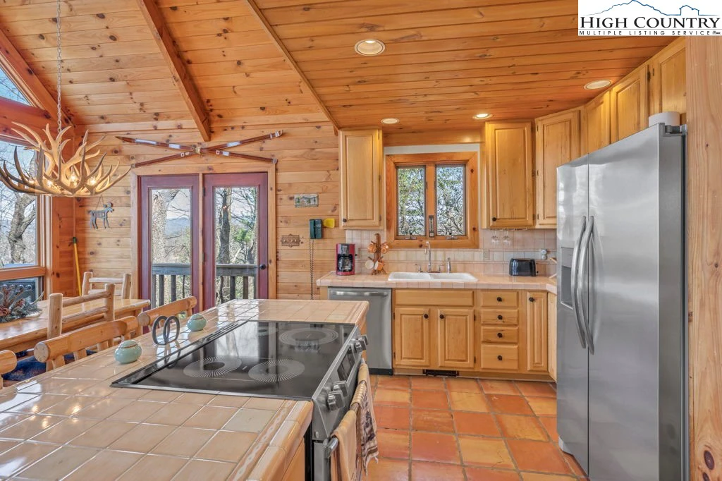Image number 8 for the current listing
