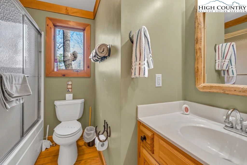 Image number 2 for the current listing