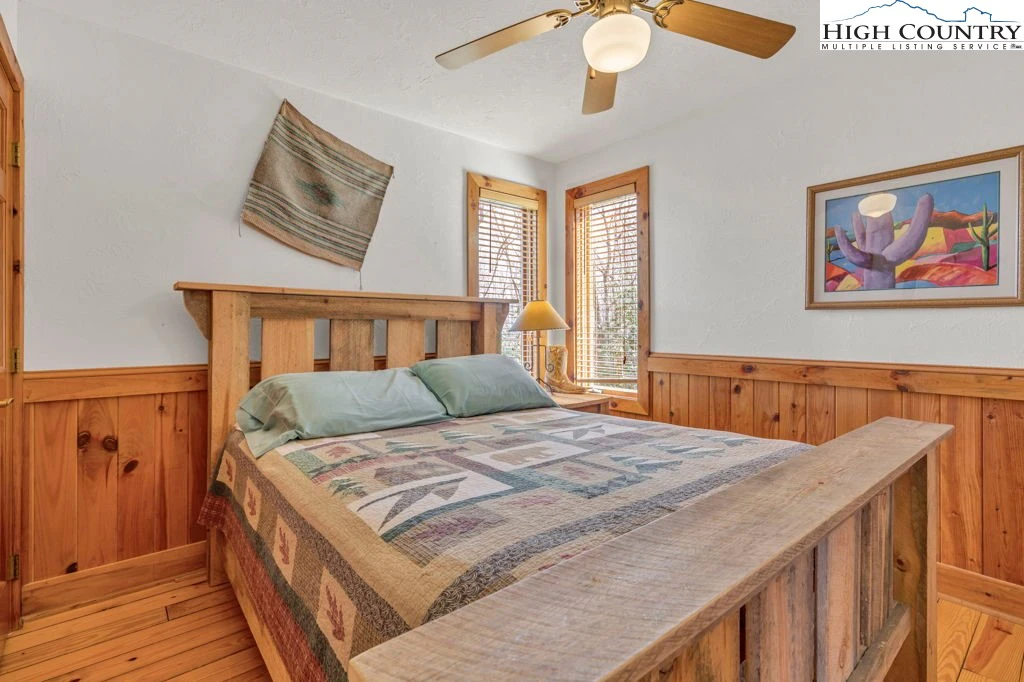 Image number 11 for the current listing