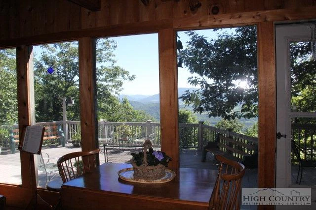 Image number 11 for the current listing