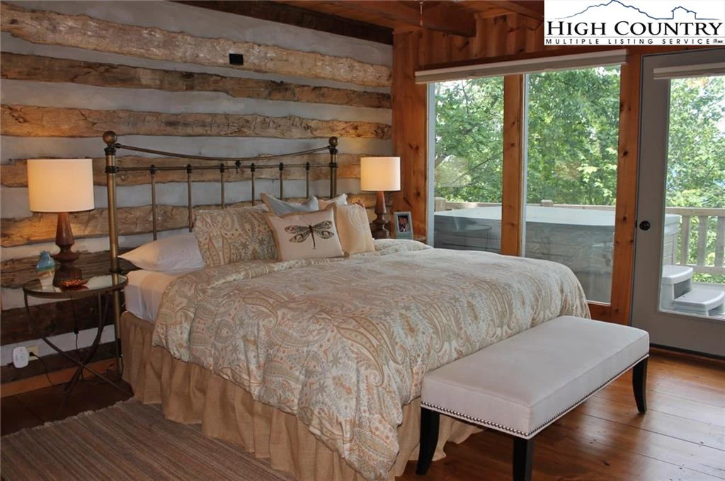 Image number 3 for the current listing