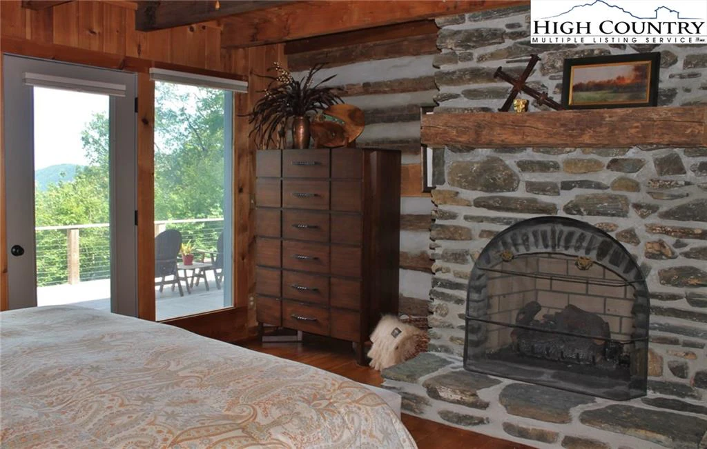 Image number 4 for the current listing