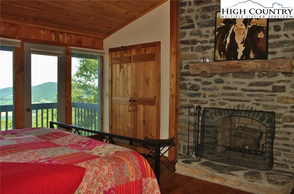 Image number 7 for the current listing
