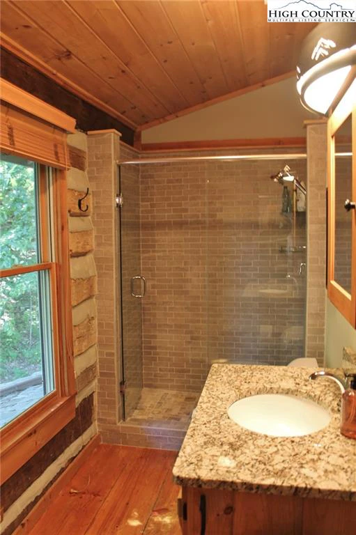 Image number 9 for the current listing