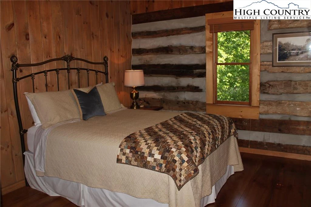 Image number 2 for the current listing