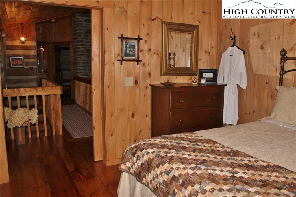 Image number 13 for the current listing