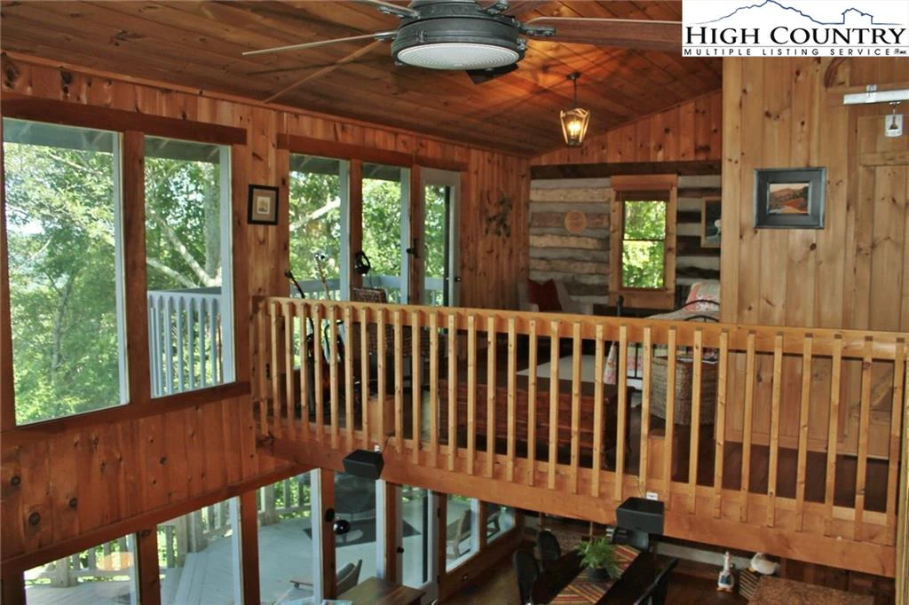 Image number 14 for the current listing
