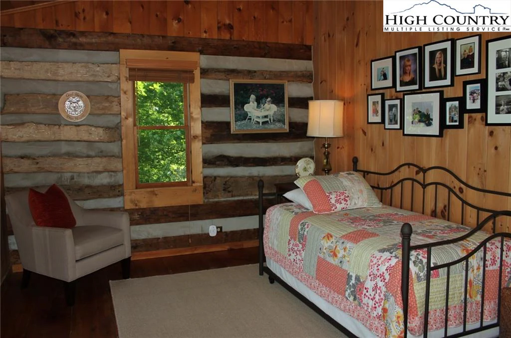 Image number 15 for the current listing