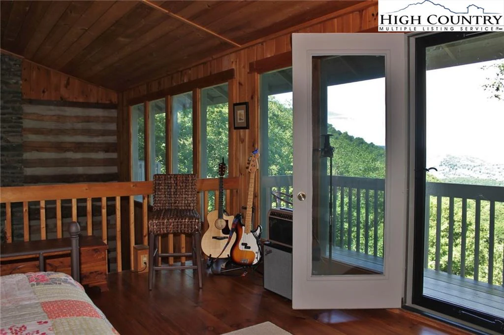 Image number 16 for the current listing