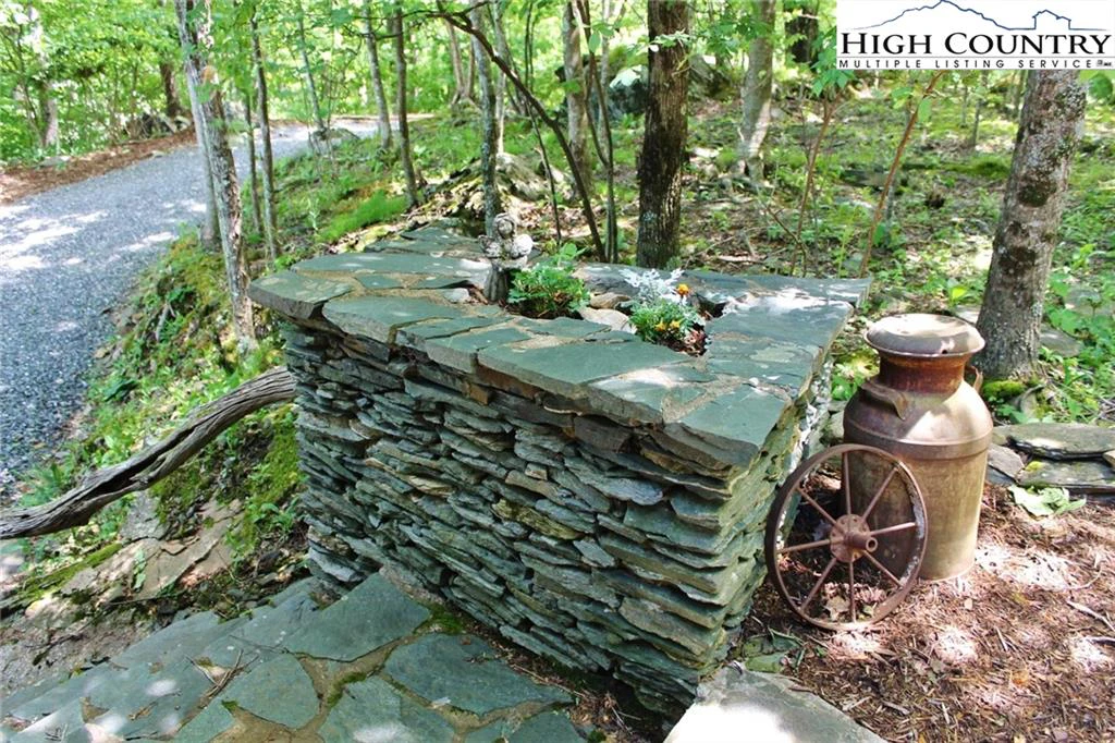 Image number 20 for the current listing