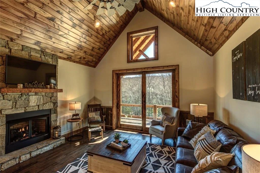 Image number 3 for the current listing