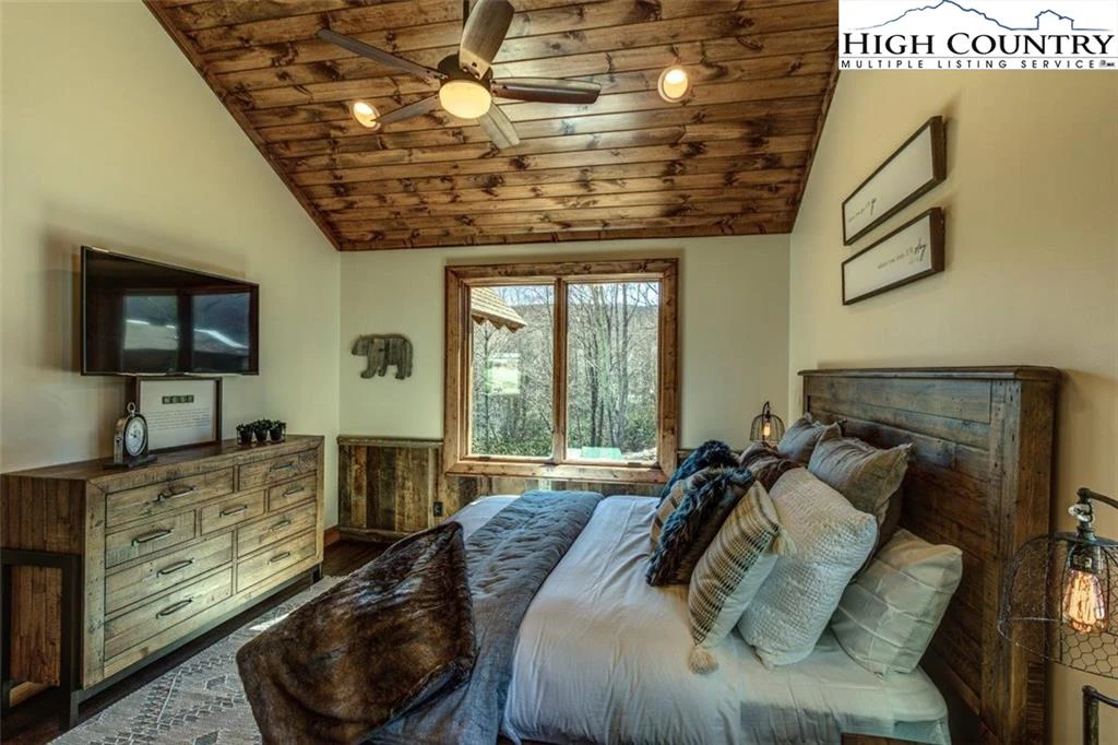 Image number 6 for the current listing
