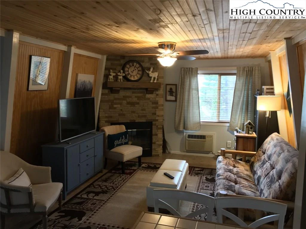 Image number 1 for the current listing