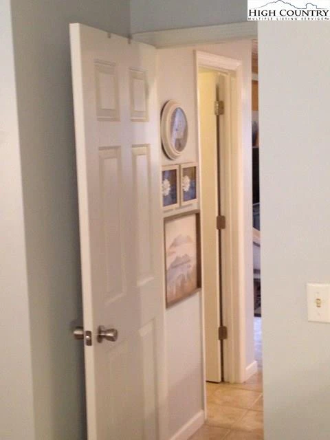 Image number 15 for the current listing