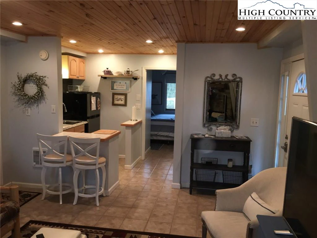 Image number 3 for the current listing