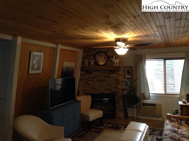 Image number 4 for the current listing
