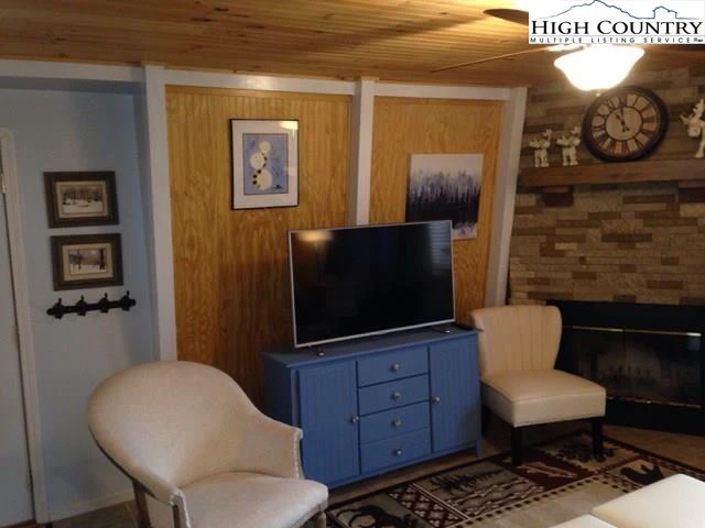 Image number 5 for the current listing