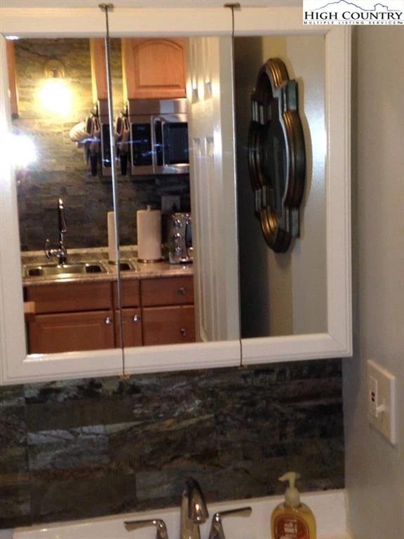 Image number 8 for the current listing