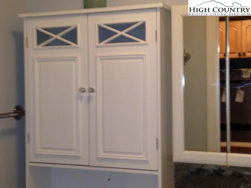 Image number 9 for the current listing