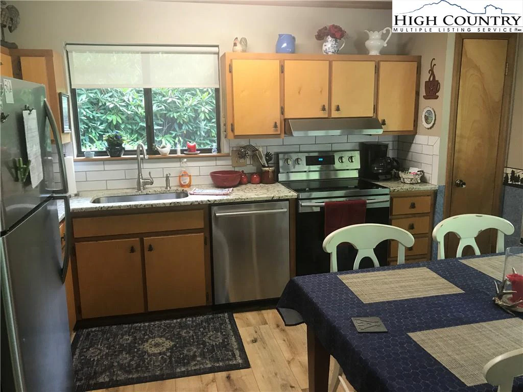 Image number 21 for the current listing