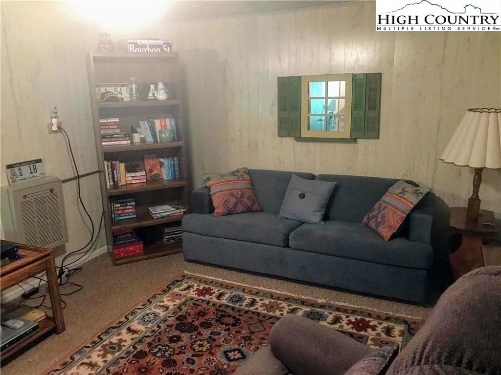 Image number 7 for the current listing