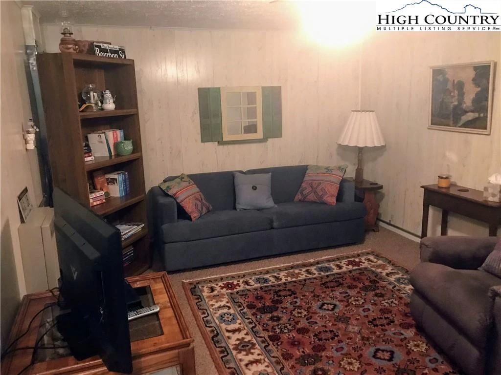 Image number 8 for the current listing