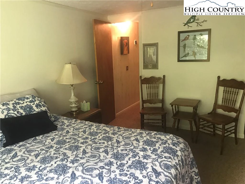 Image number 2 for the current listing