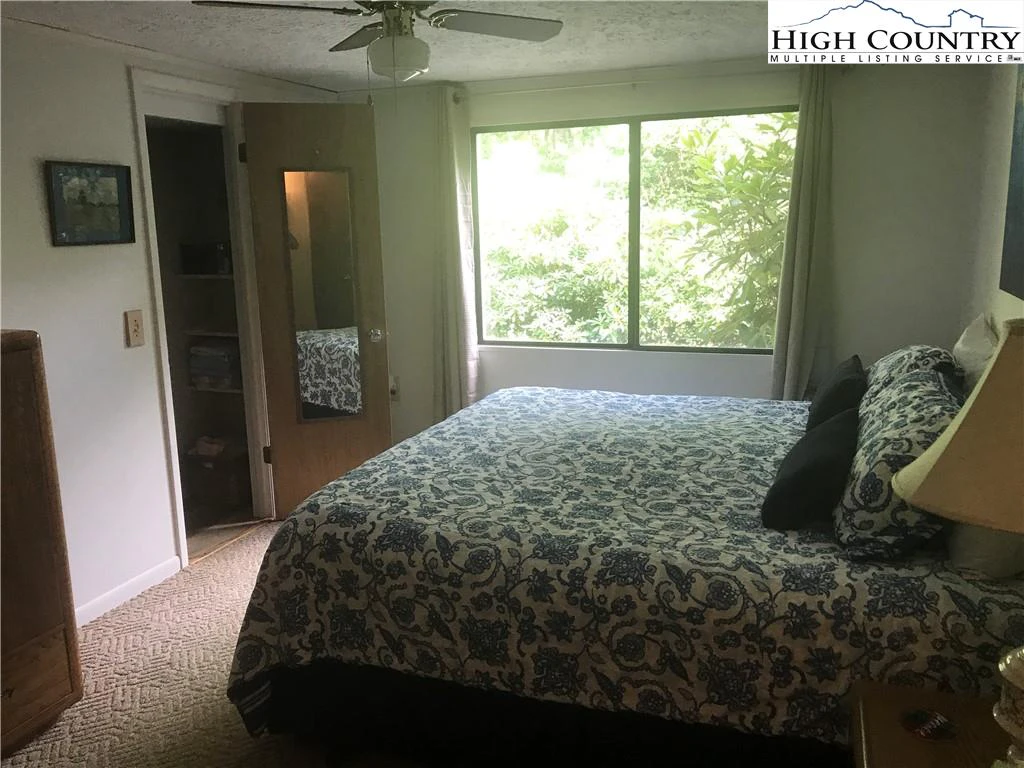 Image number 11 for the current listing