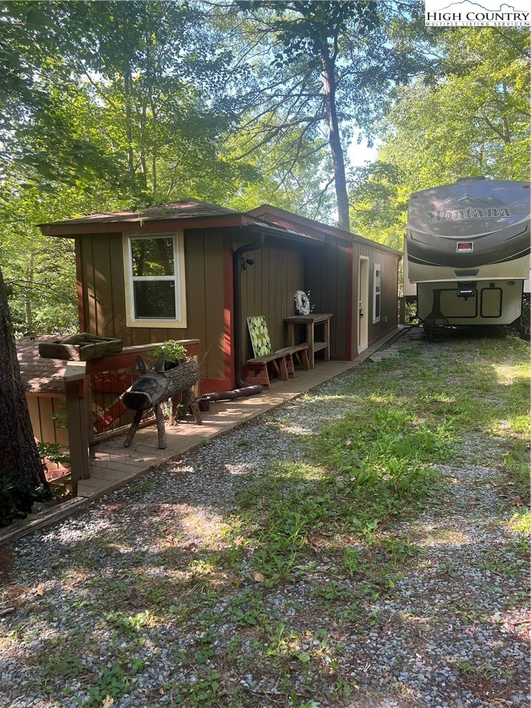 Image number 1 for the current listing