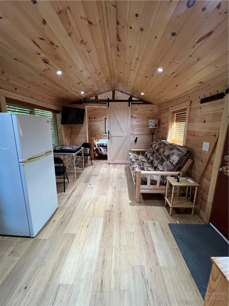 Image number 4 for the current listing