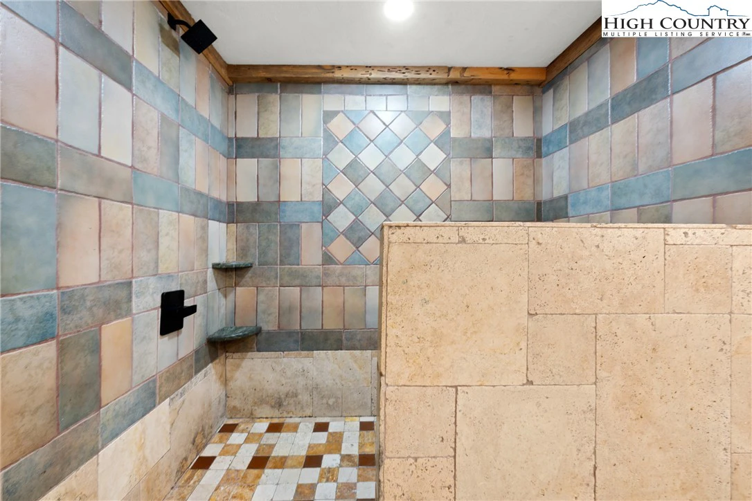 Image number 13 for the current listing