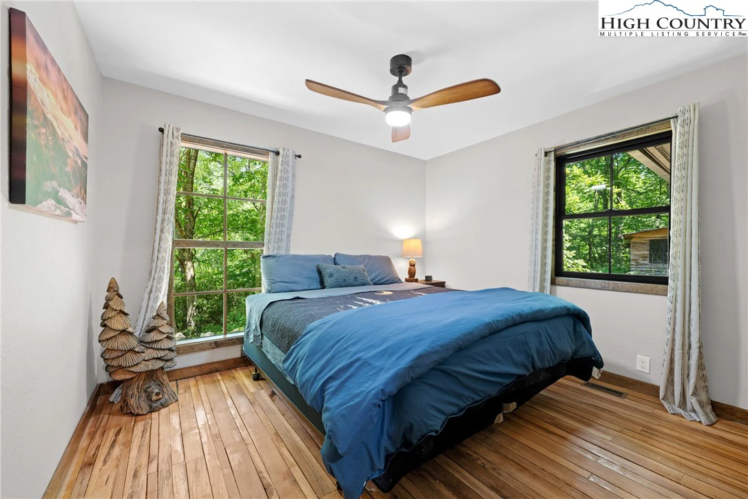 Image number 3 for the current listing