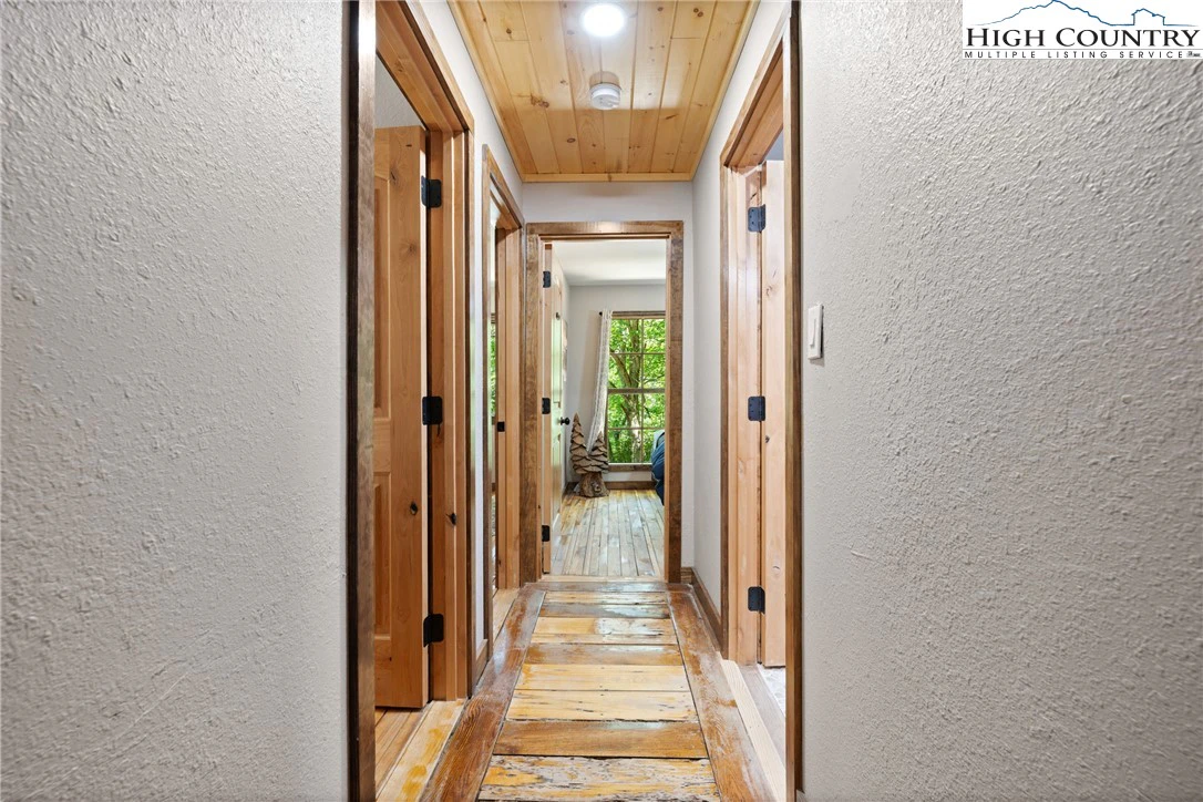 Image number 5 for the current listing